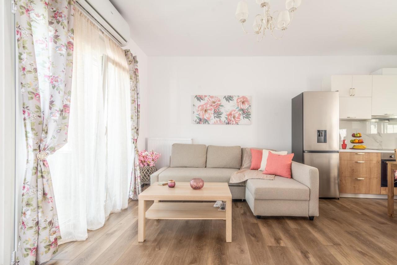 Sophia'S Comfortable Home With A Private Backyard Gazi Exteriér fotografie